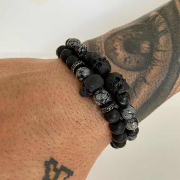 Matte Black Onyx and Snowflake Obsidian Skull Bead Bracelet - Picture 5 of 6